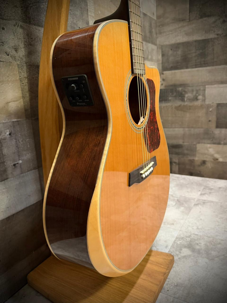 Walden G633RCE-G/W Natura Solid Cedar Top/Ovangkol Maple Armrest Grand Auditorium Acoustic Cutaway-Electric - Gloss Natural (G633RCE-G/W) | Musician Madness