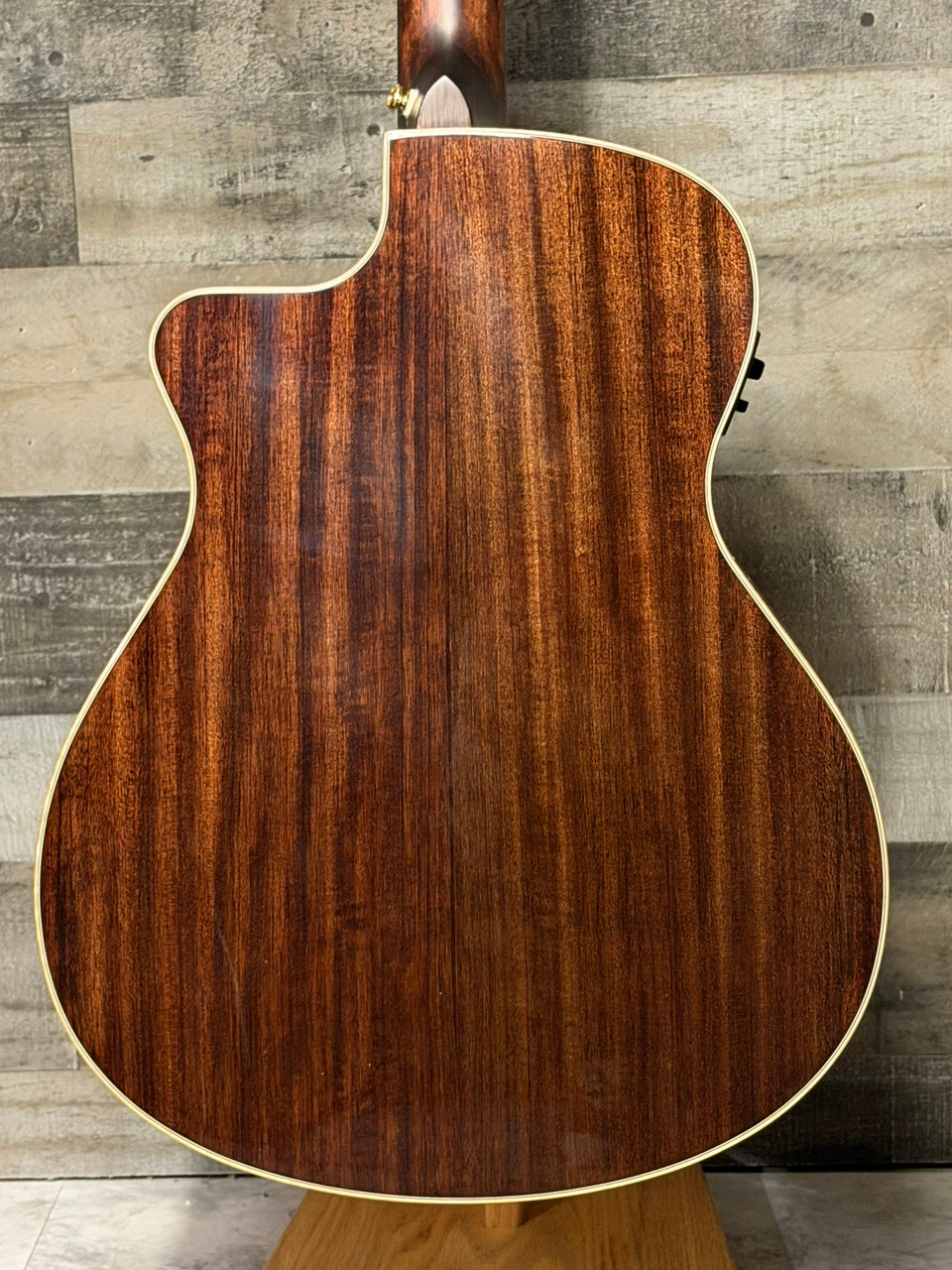 Walden G633RCE-G/W Natura Solid Cedar Top/Ovangkol Maple Armrest Grand Auditorium Acoustic Cutaway-Electric - Gloss Natural (G633RCE-G/W) | Musician Madness