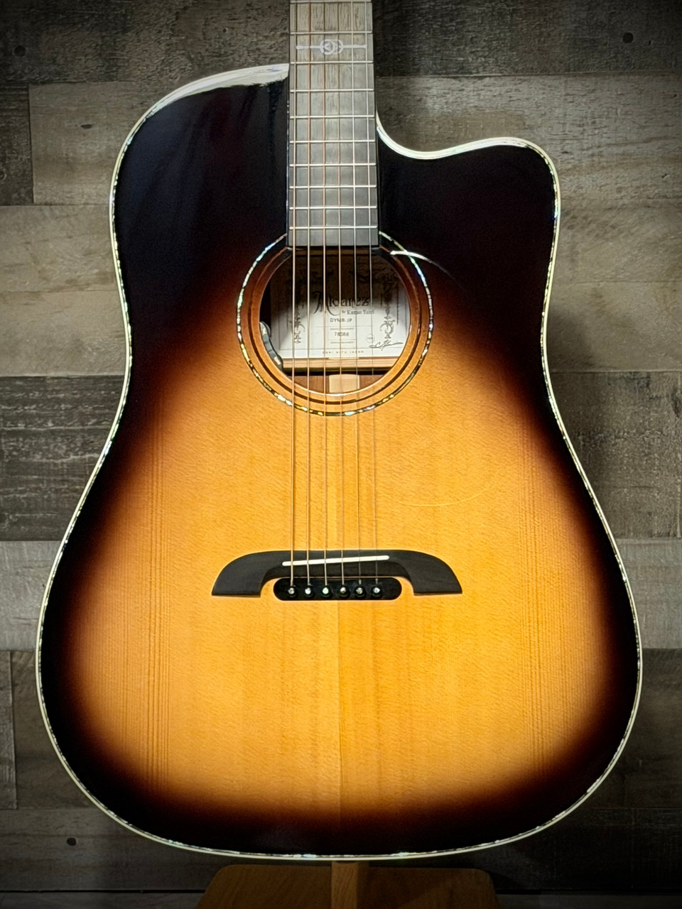 Alvarez Yairi Masterworks 12-Fret Slope Dreadnought Acoustic Guitar w/ Cutaway (DYMRJP) | Musician Madness
