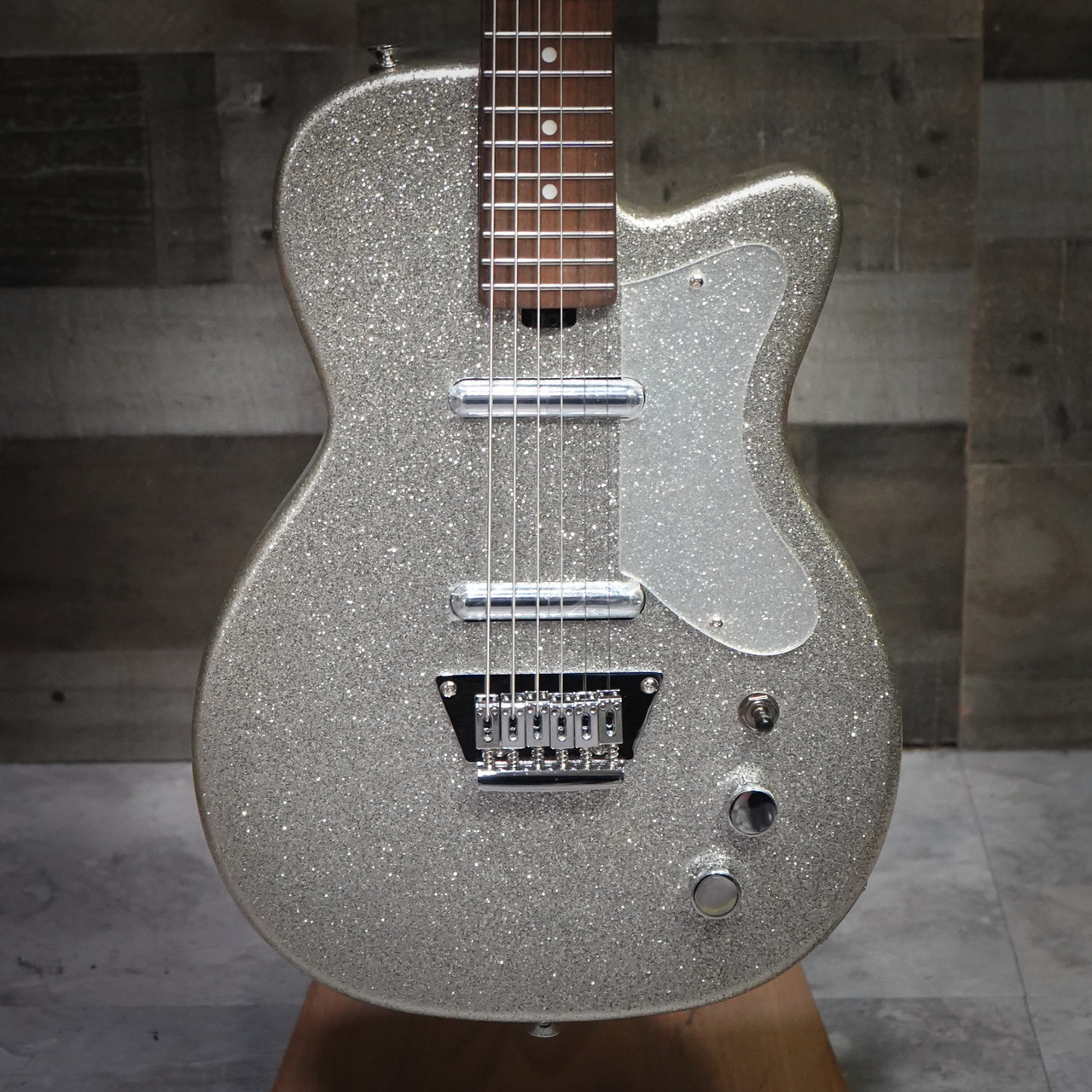 Silvertone Baritone 1373 - Heavy Silver Flake (1373HSF)