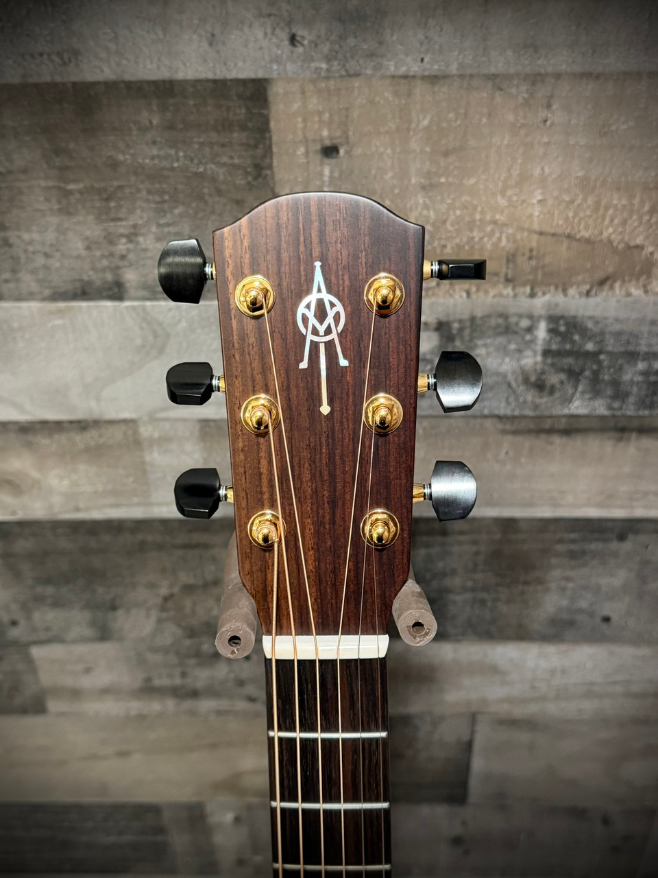 Alvarez Yairi Masterworks OM Acoustic Electric FST6 (FYM70_Herringbone_Sunburst) | Musician Madness