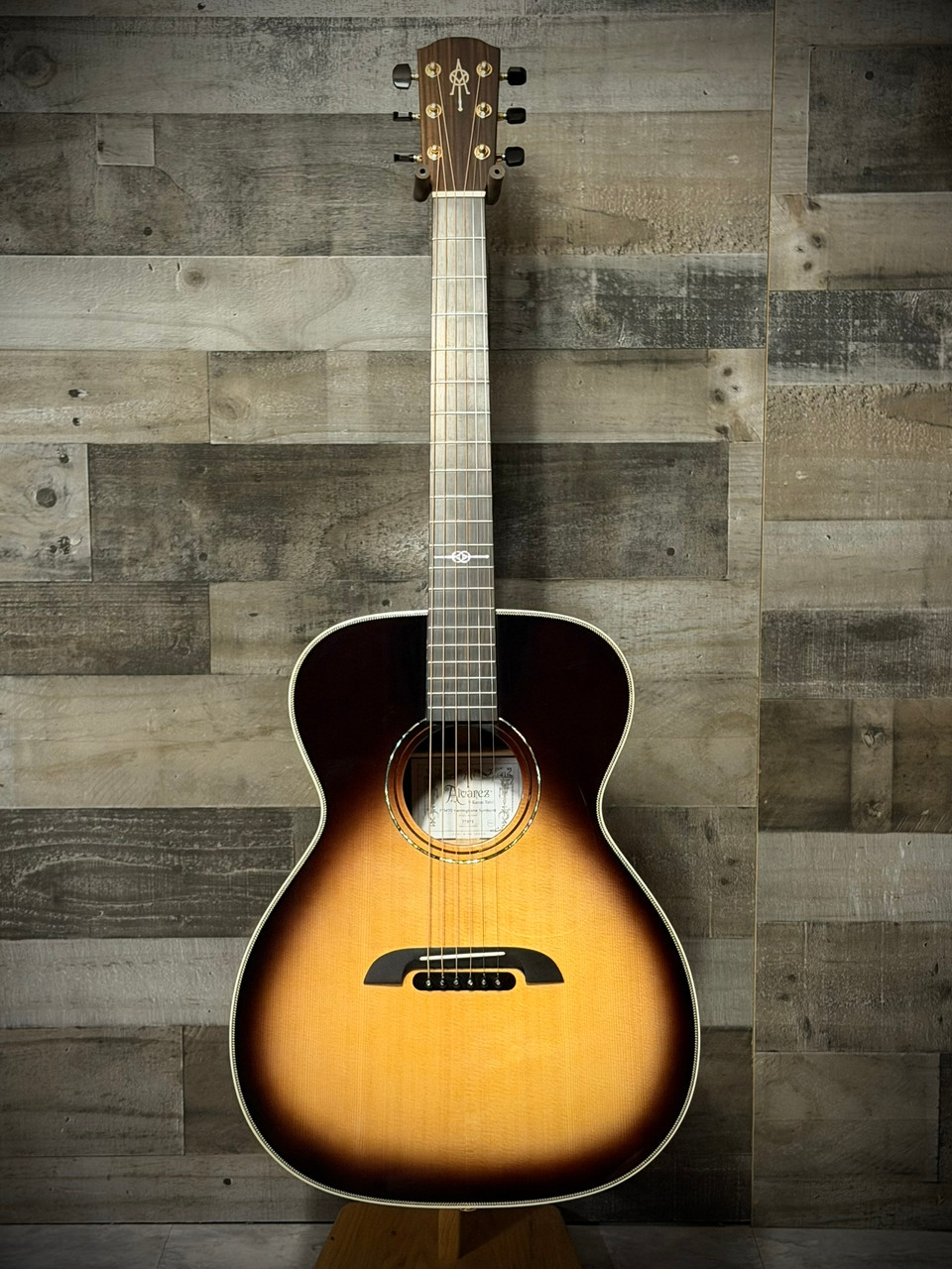 Alvarez Yairi Masterworks OM Acoustic Electric FST6 (FYM70_Herringbone_Sunburst) | Musician Madness