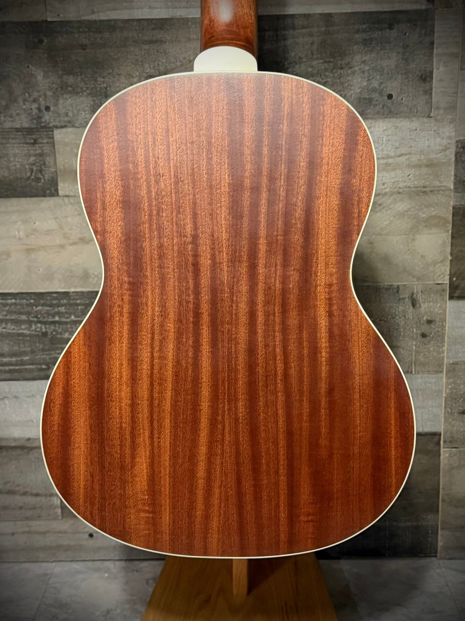 Alvarez Regent Dreadnought w/Deluxe Gig Bag (RD26)