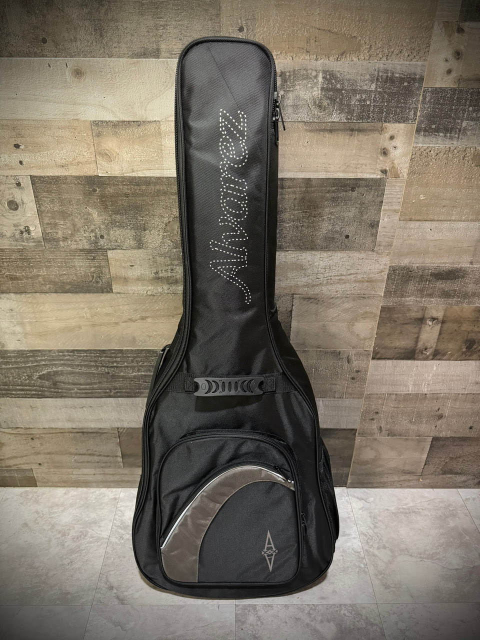 Alvarez Regent Dreadnought w/Deluxe Gig Bag (RD26)