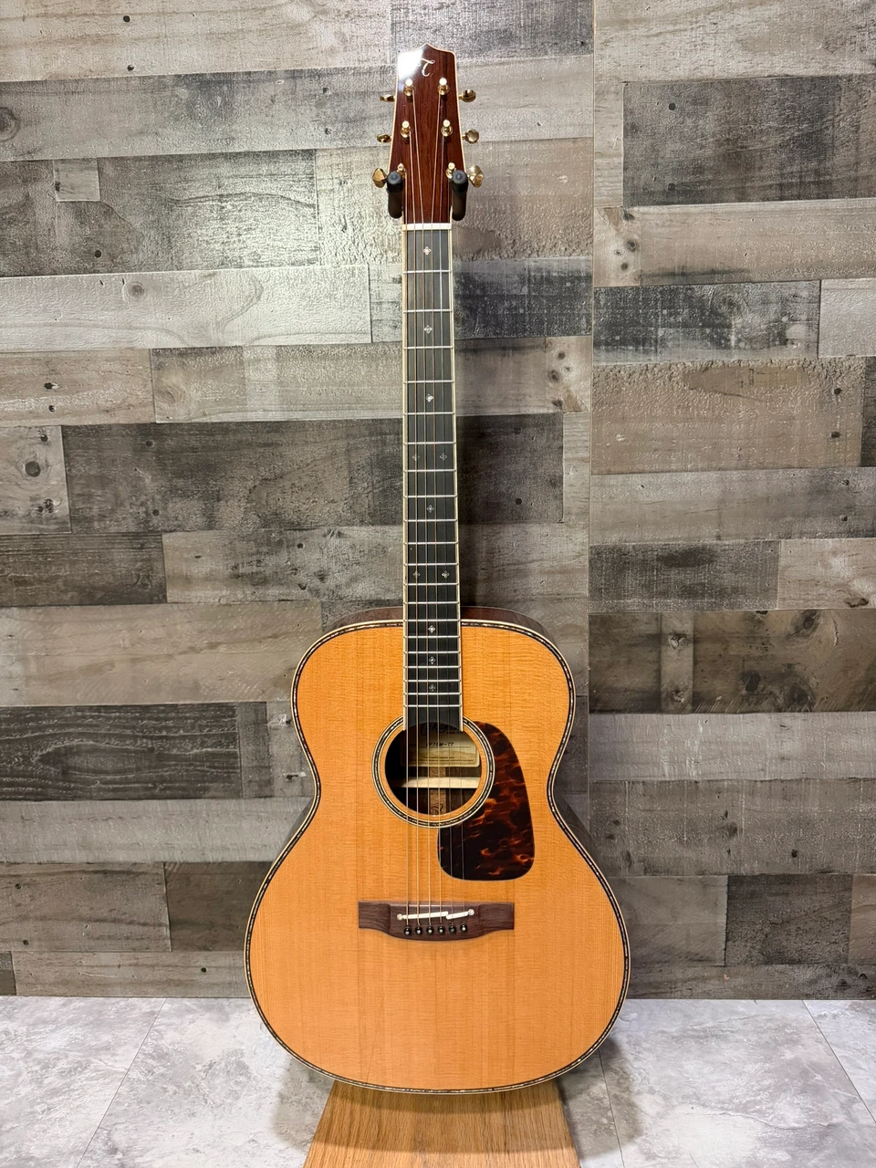 Takamine EF75M TT- Gloss Natural w/ Case (TAKEF75MTT)