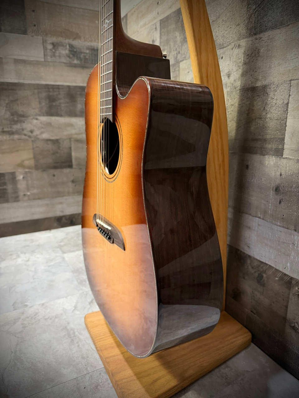 Alvarez MD70CE Custom Masterworks Dreadnought Guitar Acoustic Electric Armrest w/ Cutaway (MD70CE Custom)