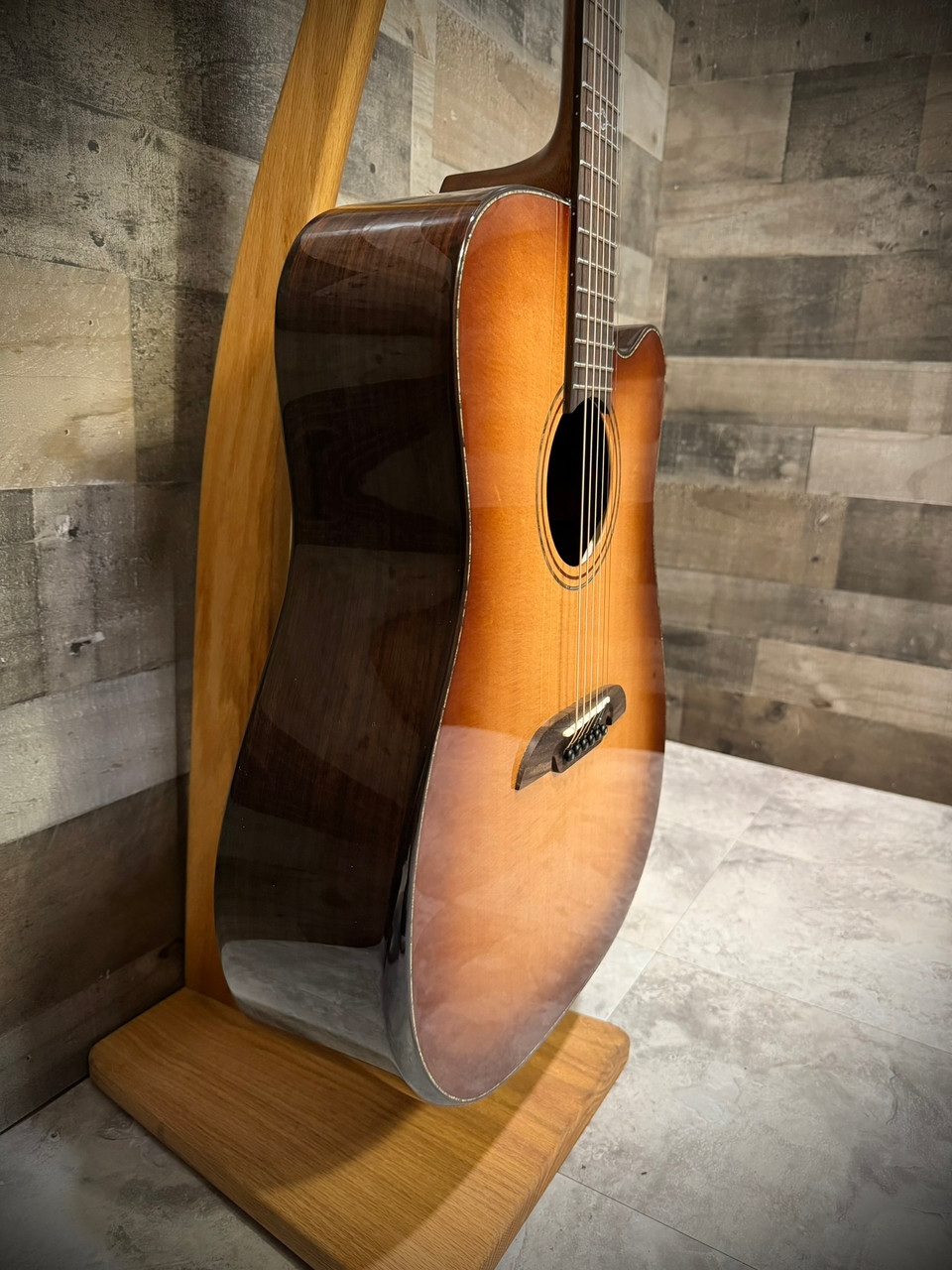 Alvarez MD70CE Custom Masterworks Dreadnought Guitar Acoustic Electric Armrest w/ Cutaway (MD70CE Custom)