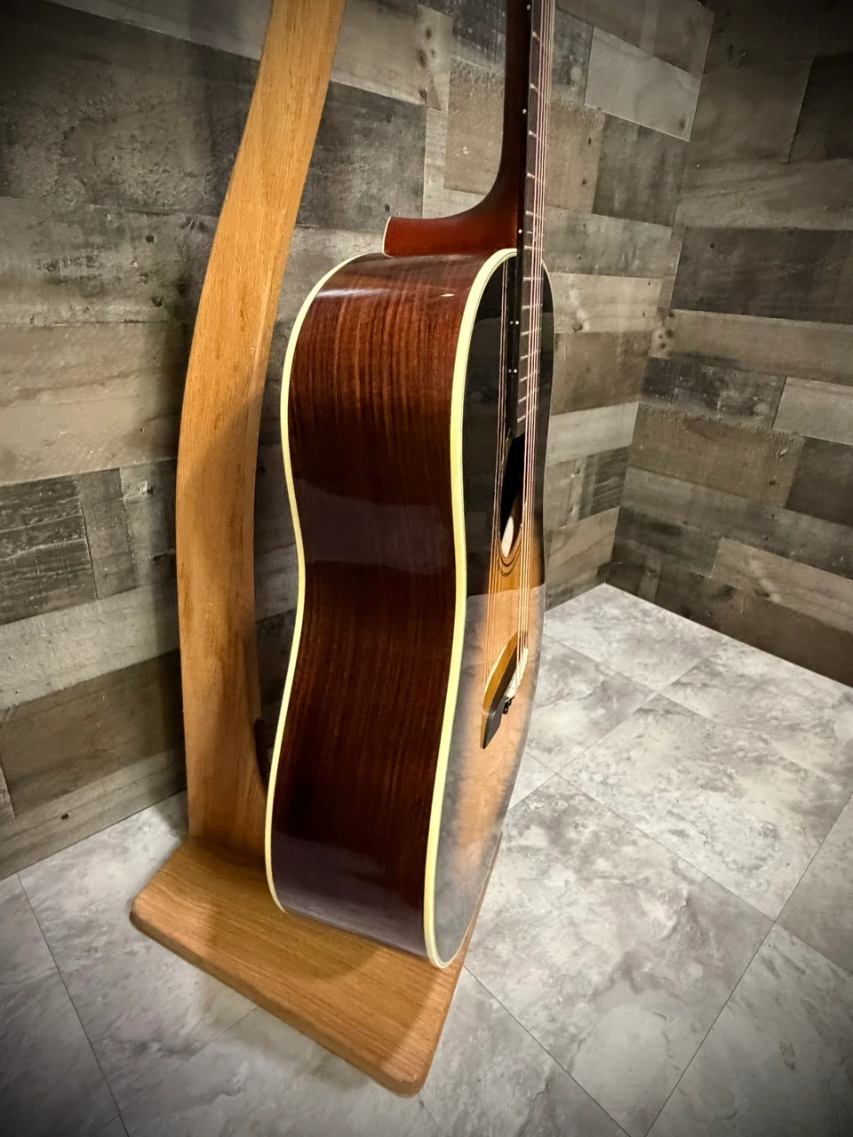 Alvarez Yairi Masterworks DYMR70 Sunburst 12th-Fret Slope Shoulder Dreadnought