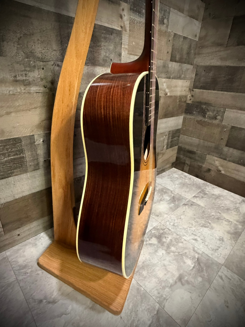 Alvarez Yairi Masterworks DYMR70 Sunburst 12th-Fret Slope Shoulder Dreadnought B-Stock (DYMR70_Sunburst) | Musician Madness