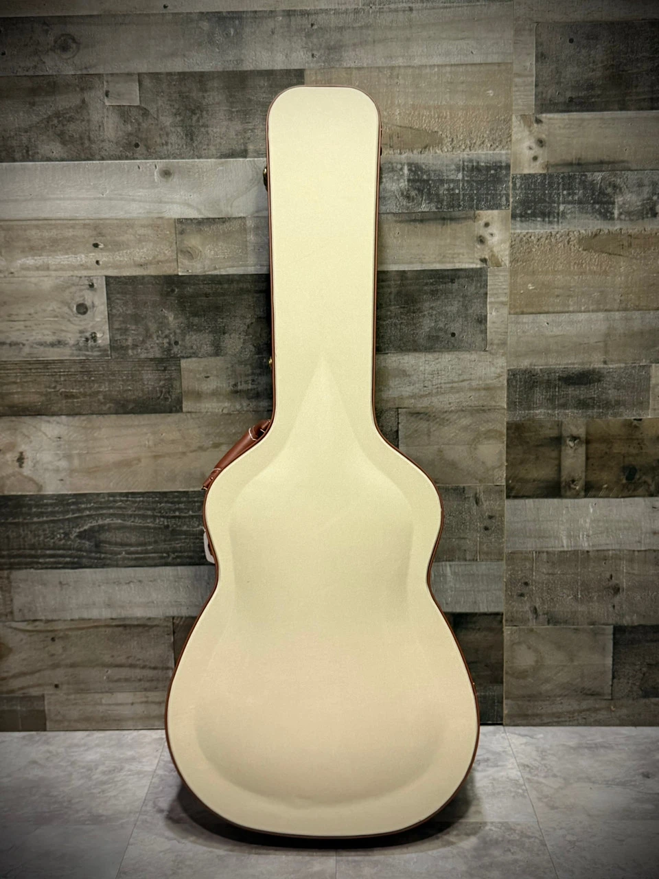 Alvarez Yairi Masterworks DYMR70 Sunburst 12th-Fret Slope Shoulder Dreadnought B-Stock (DYMR70_Sunburst)