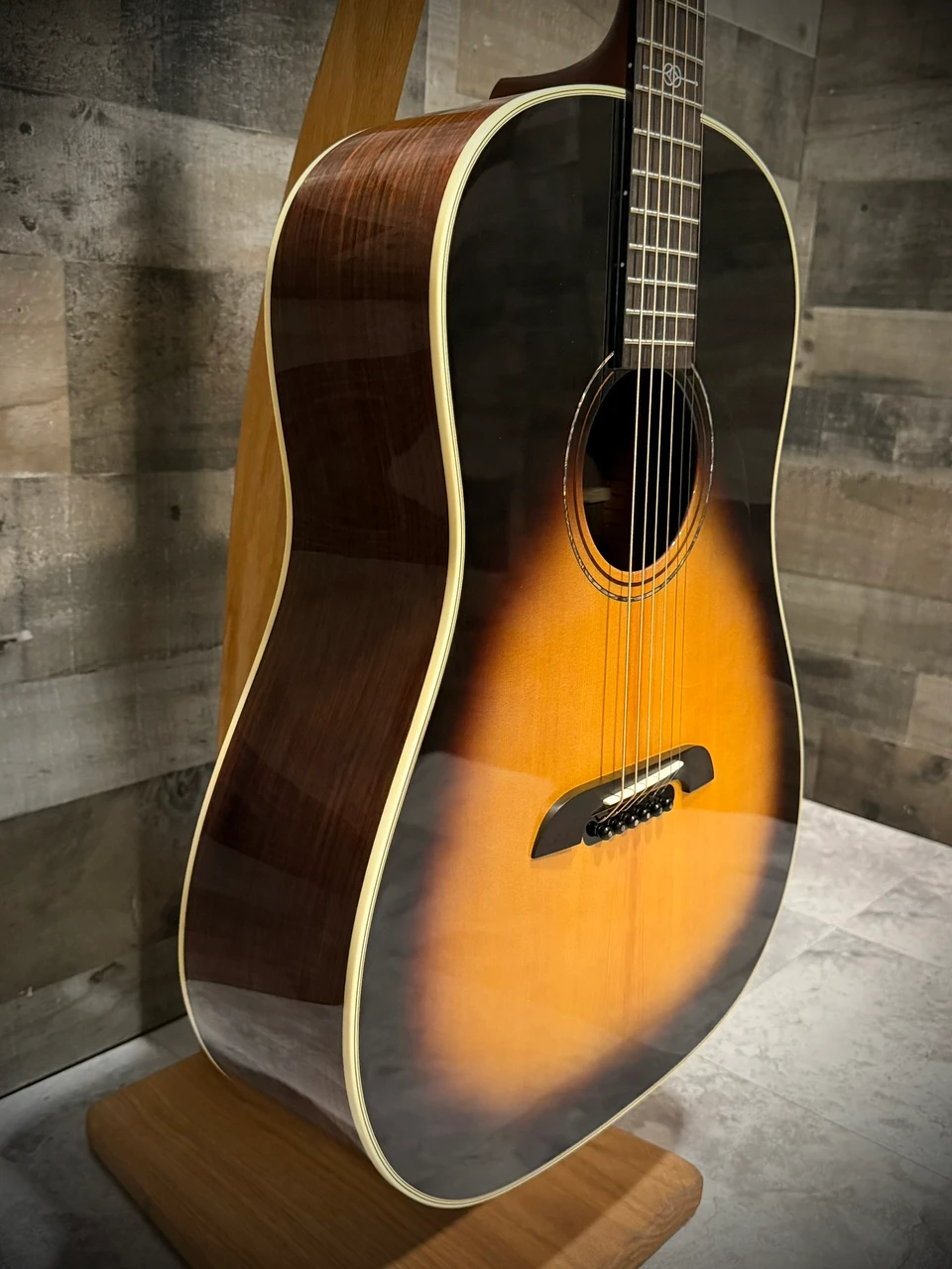 Alvarez Yairi Masterworks DYMR70 12-Fret Slope-Shoulder Dreadnought Acoustic Guitar - Sunburst - B-Stock (DYMR70_Sunburst) | Musician Madness