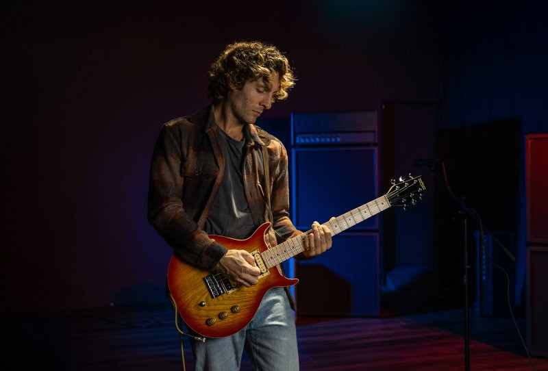 Washburn R5CB Wing Series Raven Electric Guitar - Cherry Sunburst (R5CB-U)