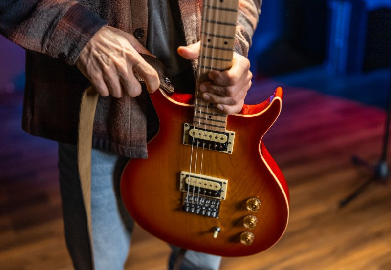 Washburn R5CB Wing Series Raven Electric Guitar - Cherry Sunburst (R5CB-U)