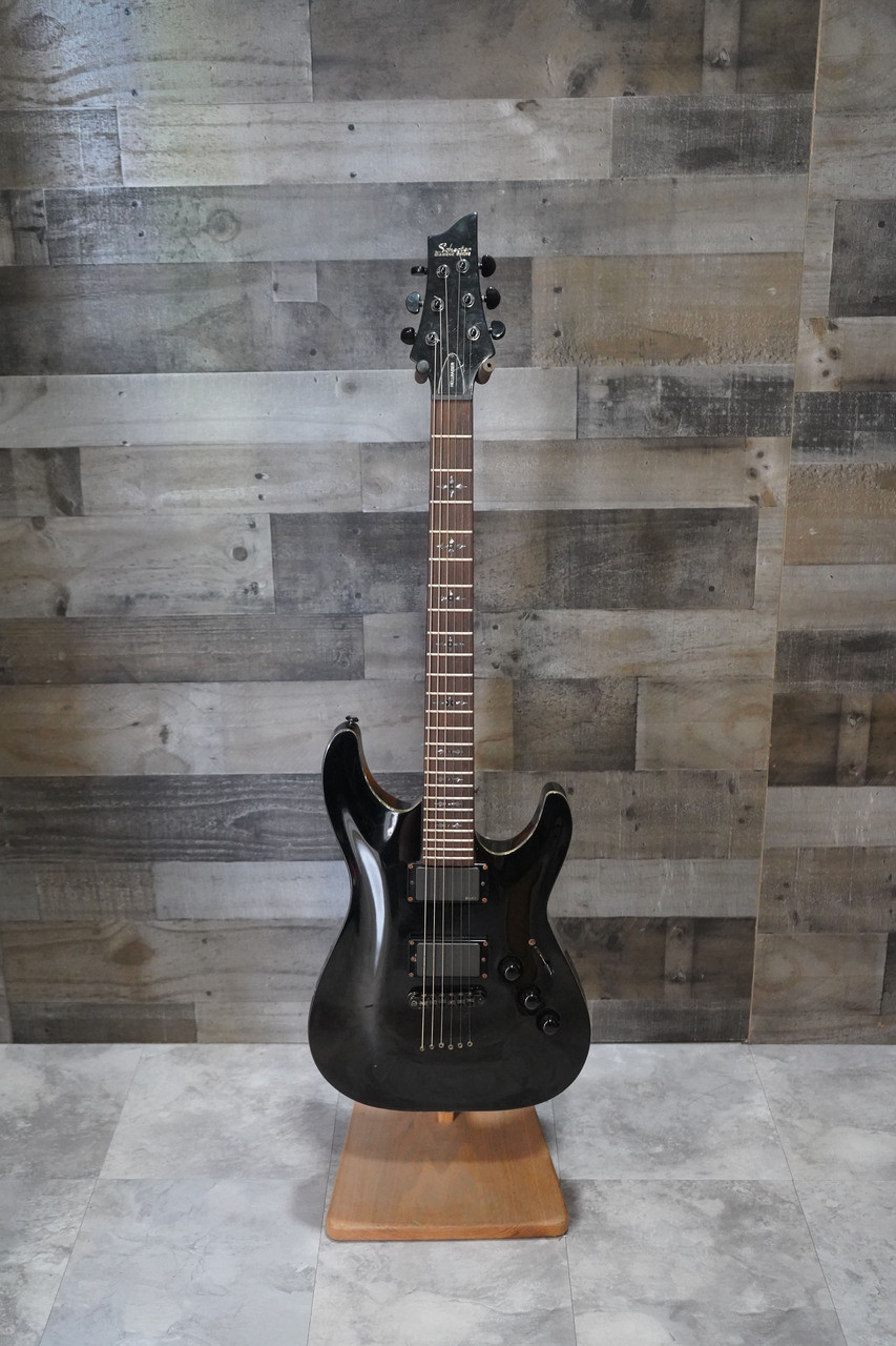 Schecter Diamond Series Hellraiser Electric Guitar w/ Hard Case - Used (Hellraiser_USED_IS)