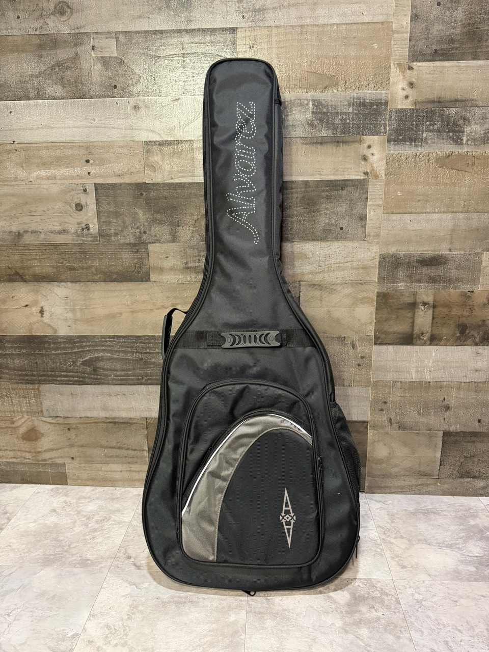 Alvarez 15mm Duo-Foam Deluxe Gig Bag - Dreadnought (AGB-15A) | Musician Madness