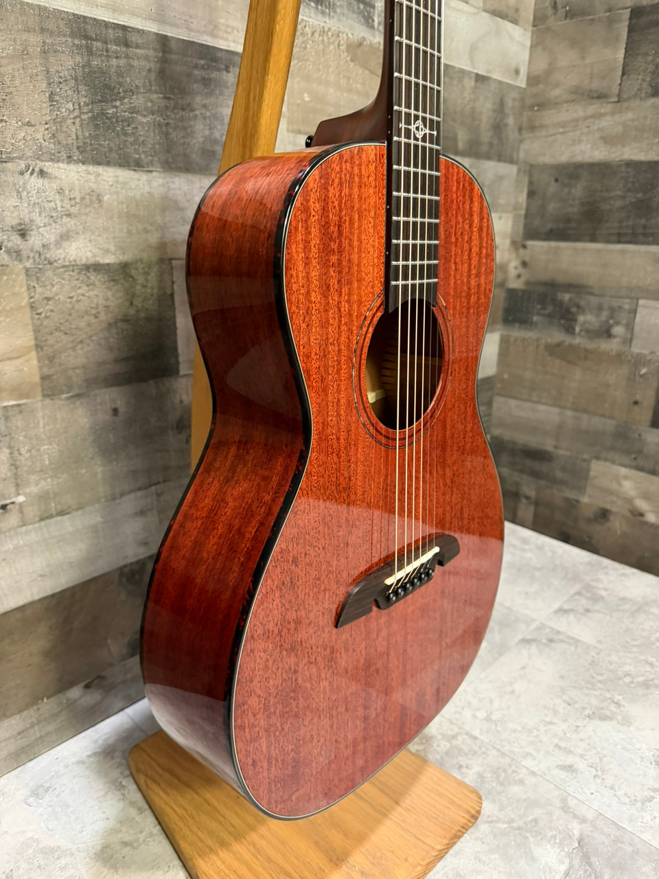 Alvarez Masterworks MP66 Parlor Acoustic Guitar - Used (MP66)