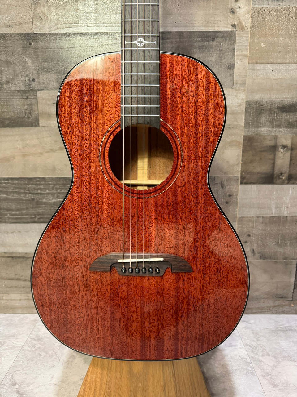 Alvarez Masterworks MP66 Parlor Acoustic Guitar - Used (MP66)