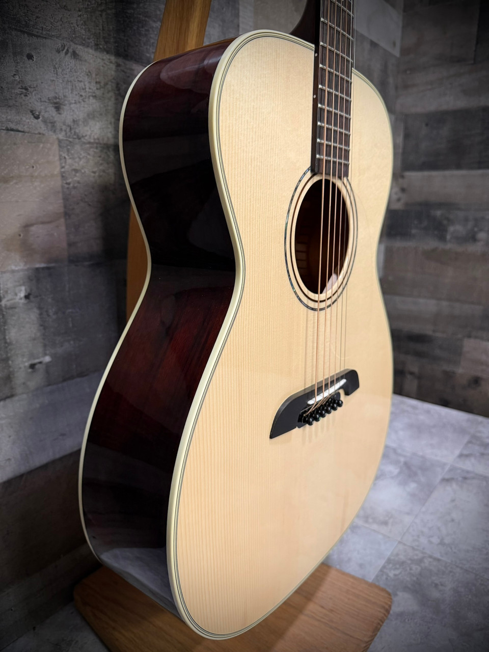 Alvarez Yairi Masterworks FYM60HD Honduran OM Acoustic Guitar  - Second (FYM60HDX) | Musician Madness