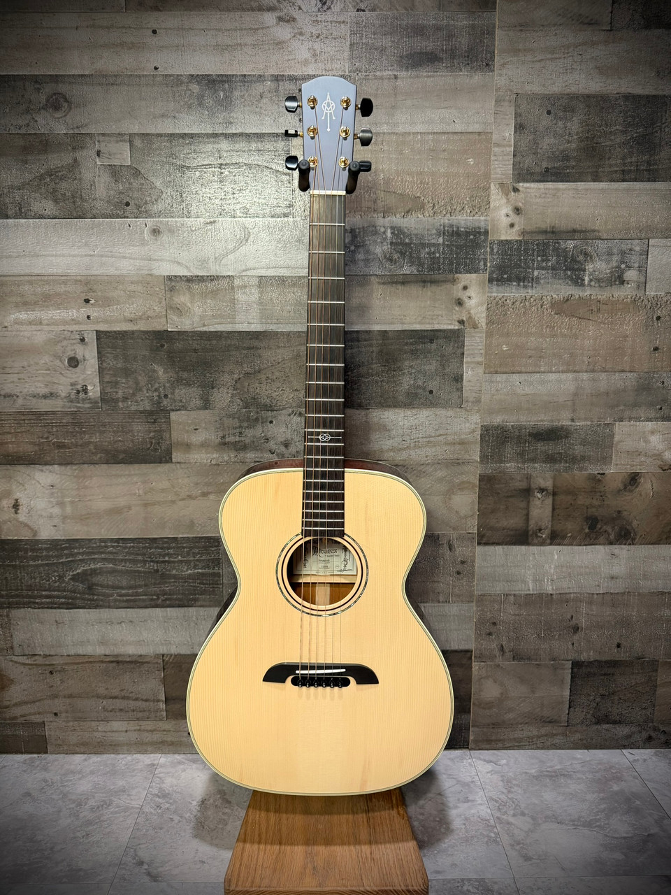 Alvarez Yairi Masterworks FYM60HD Honduran OM Acoustic Guitar  - Second (FYM60HDX) | Musician Madness