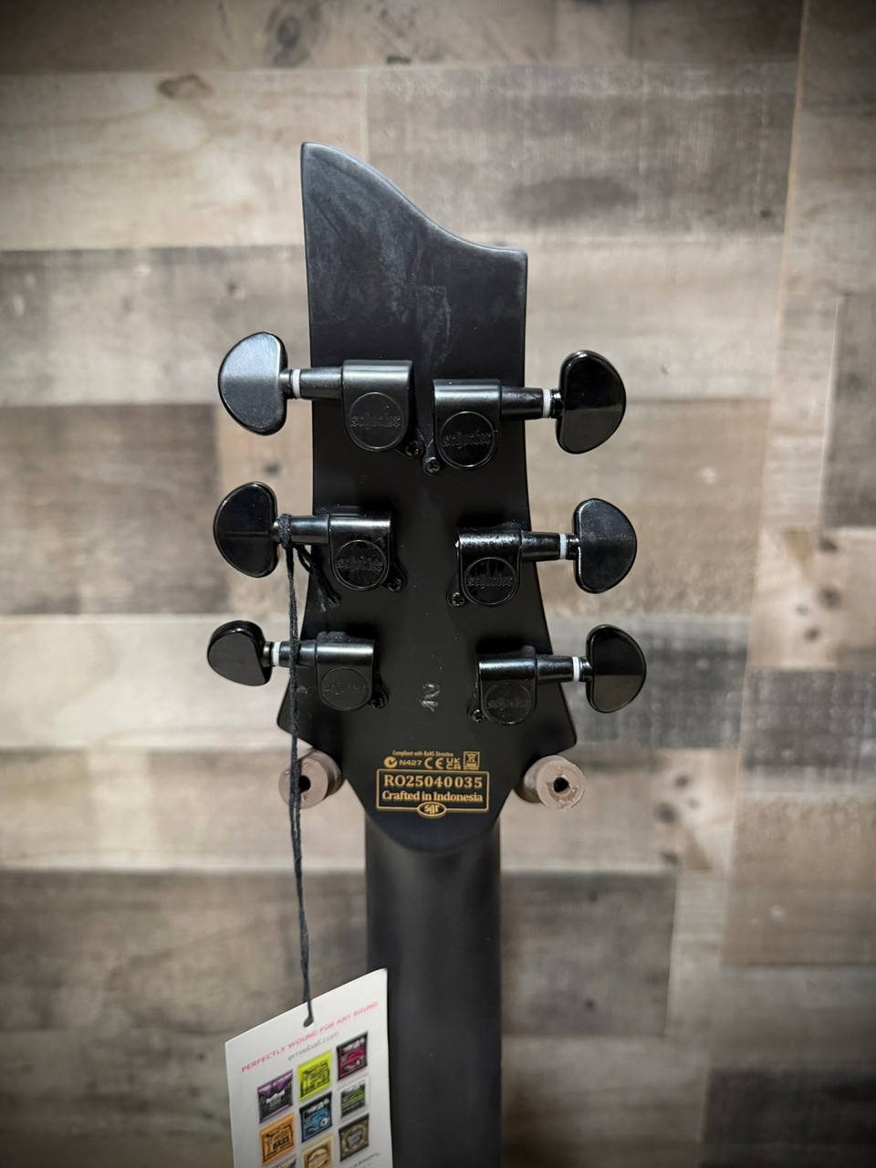 Schecter Damien-6 B-Stock - Satin Black (2470) (2) | Musician Madness