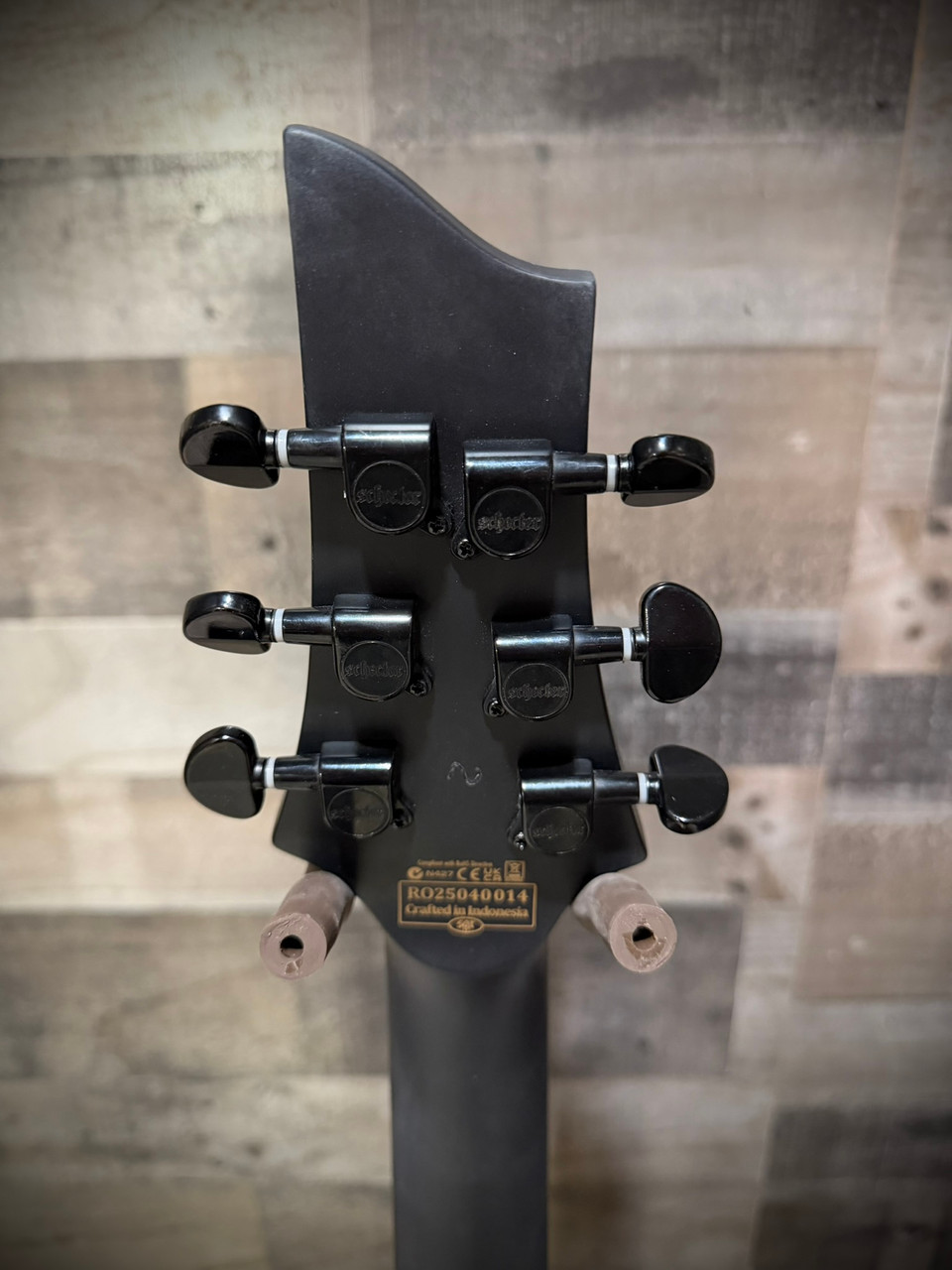 Schecter Damien-6 B-Stock - Satin Black (2470) (3) | Musician Madness