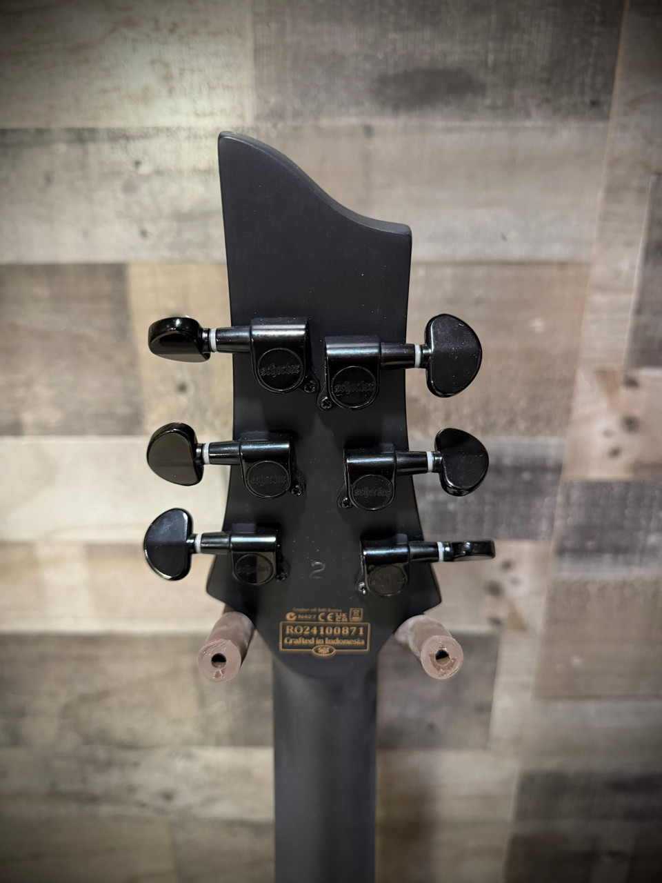 Schecter Damien-6 B-Stock - Satin Black (2470) (4) | Musician Madness