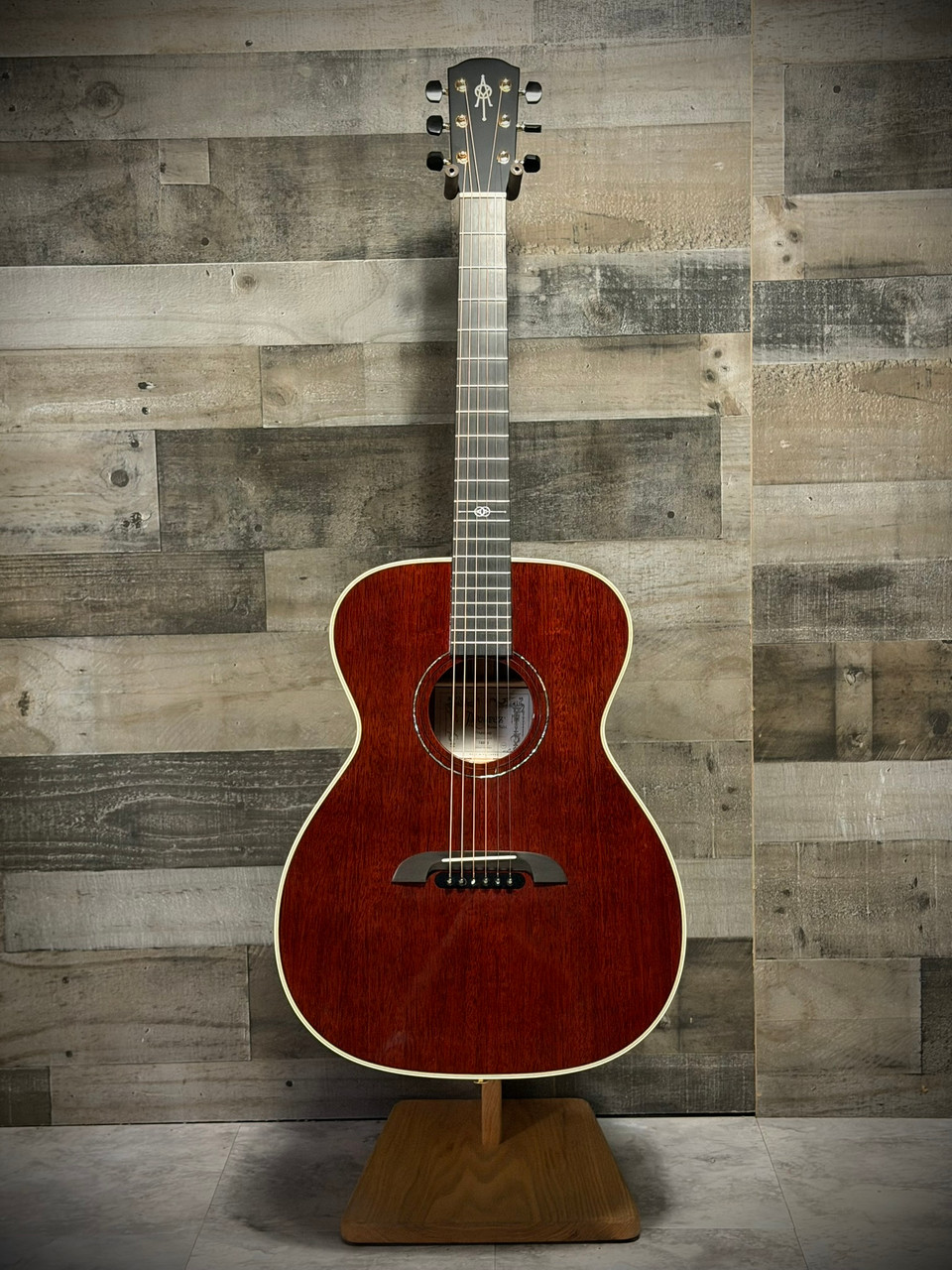 Alvarez FYM66HD Yairi Masterworks Honduran OM Acoustic Guitar (FYM66HD_2) | Musician Madness