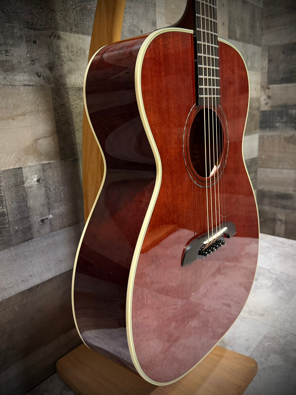 Alvarez FYM66HD Yairi Masterworks Honduran OM Acoustic Guitar (FYM66HD_6) | Musician Madness