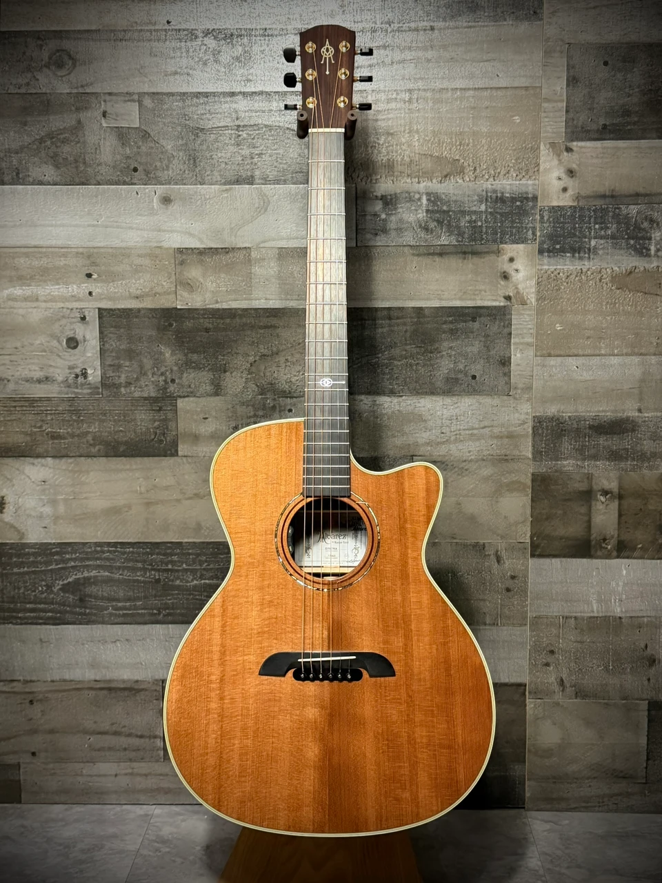 Alvarez Yairi Masterworks GYM74CEX Grand Auditorium Acoustic-Electric Guitar - Second (GYM74CEX) | Musician Madness
