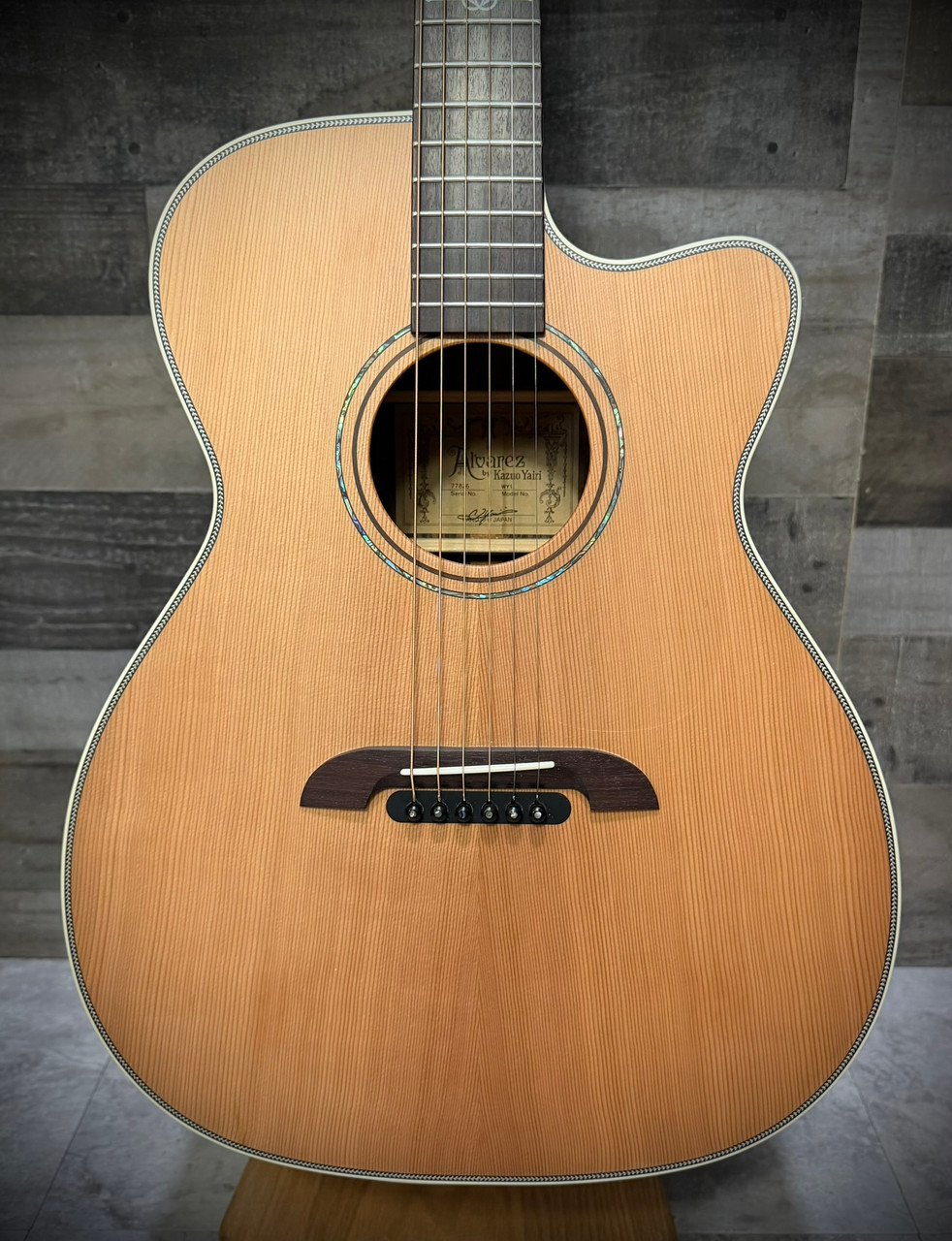 Alvarez Yairi Stage Weir Model Model Cedar Rosewood AE w/ Cutaway (WY1) | Musician Madness
