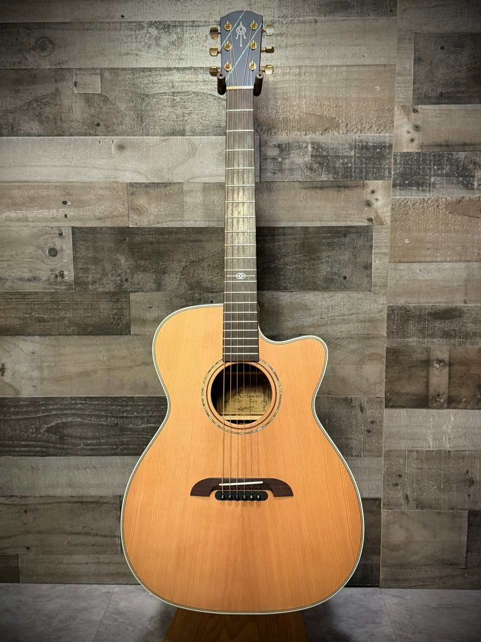 Alvarez Yairi Stage Weir Model Model Cedar Rosewood AE w/ Cutaway (WY1) | Musician Madness