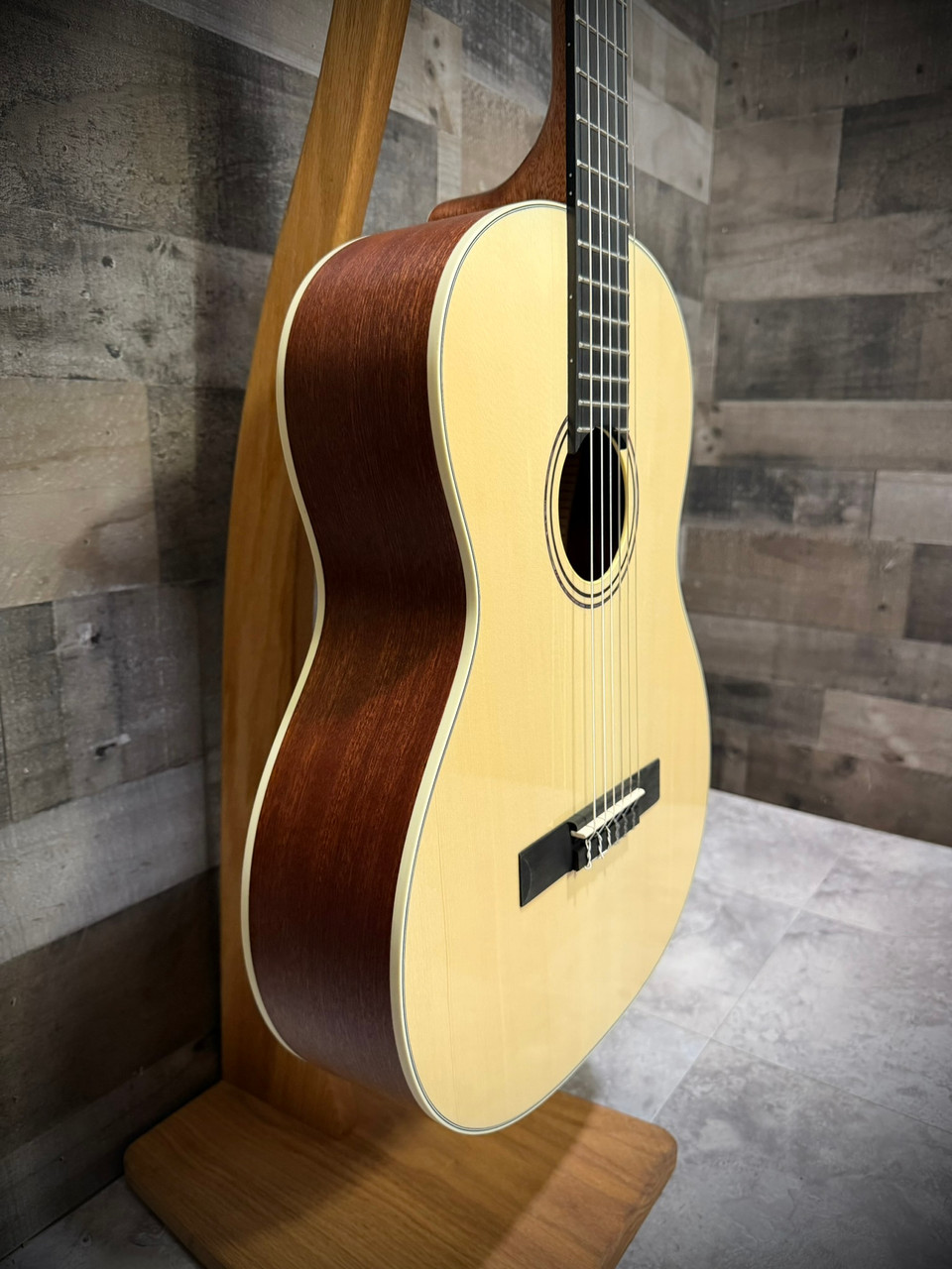 Alvarez Regent Dreadnought w/Deluxe Gig Bag (RD26)