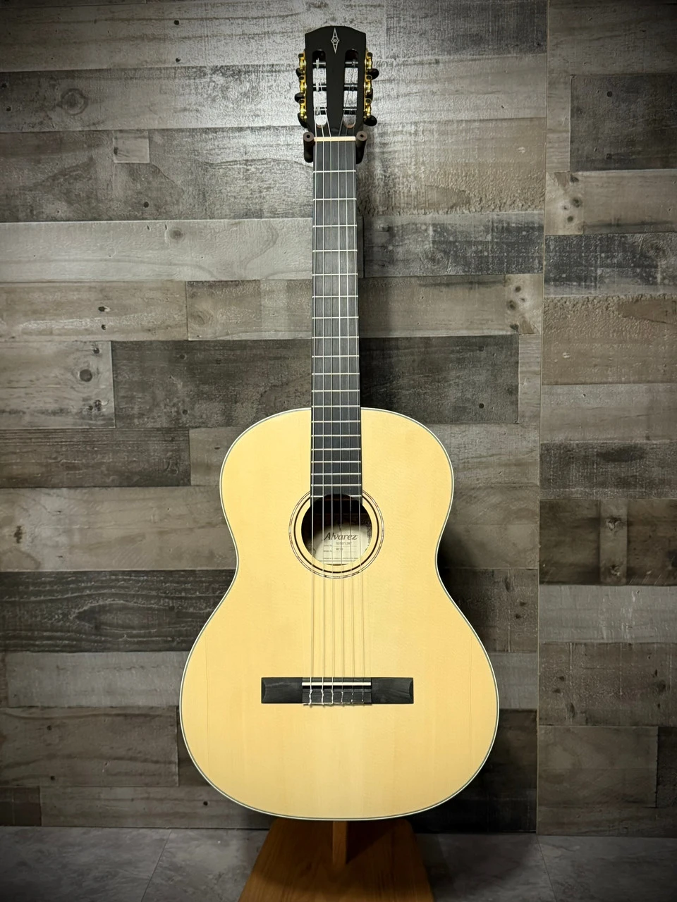 Alvarez Regent RC26 Classical Guitar with Deluxe Gig Bag (RC26) | Musician Madness