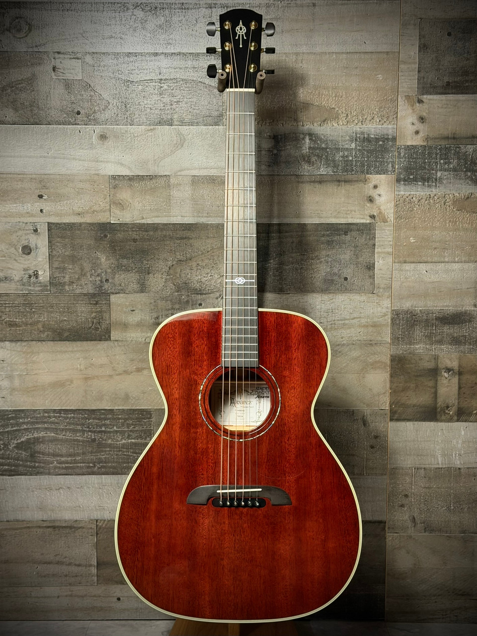 Alvarez Yairi Masterworks Honduran OM Cutaway Acoustic Guitar - Second (FYM66HDX) | Musician Madness