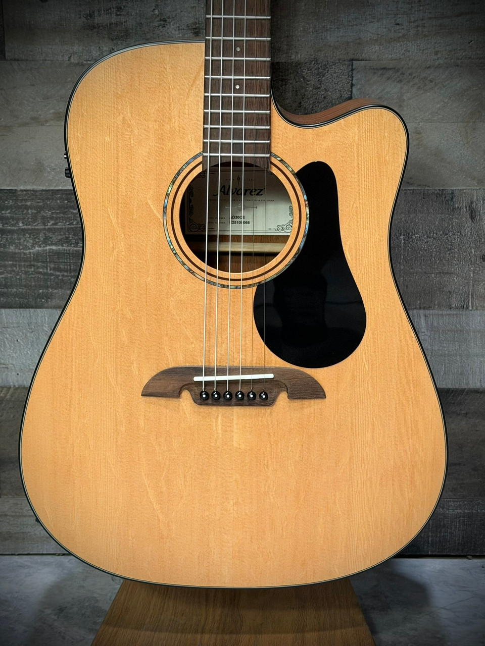 アート・デザイン・音楽 THE ACOUSTIC GUITAR vol.1~7 1993~1998 Alvarez Artist Series Dreadnought Acoustic Electric w/ Cutaway EQ