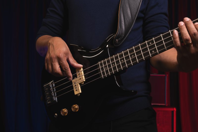 Washburn SB4B Wing Series Scavenger Electric Bass. Black (SB4B-U) | Musician Madness
