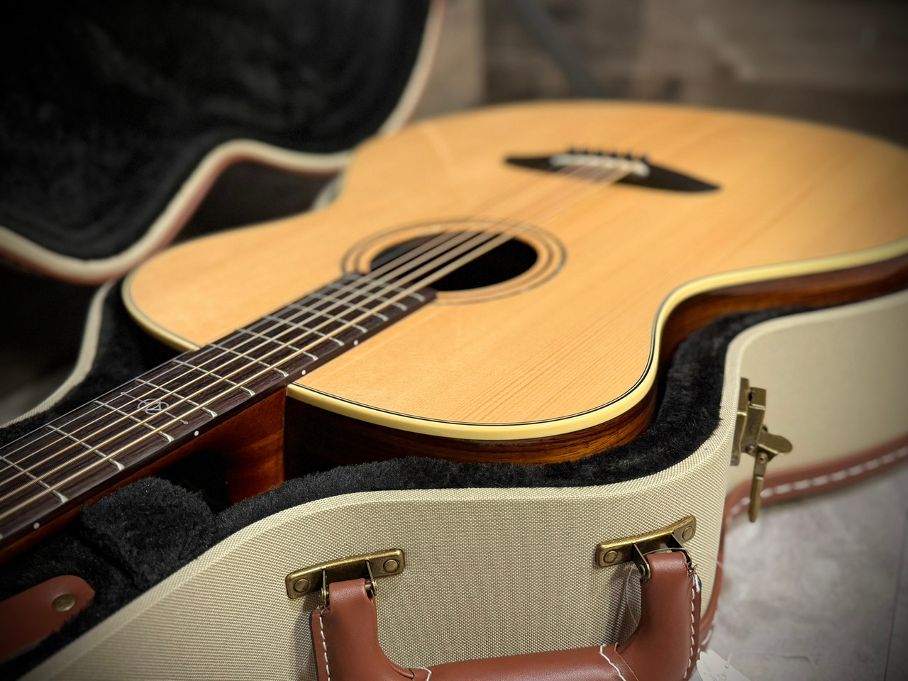 alvarez yairi yb70, yb70 baritone acoustic, yairi baritone guitar, japanese handcrafted baritone, long scale acoustic guitar, premium baritone acoustic, deep tone acoustic guitar, acoustic guitar for sale musician madness
