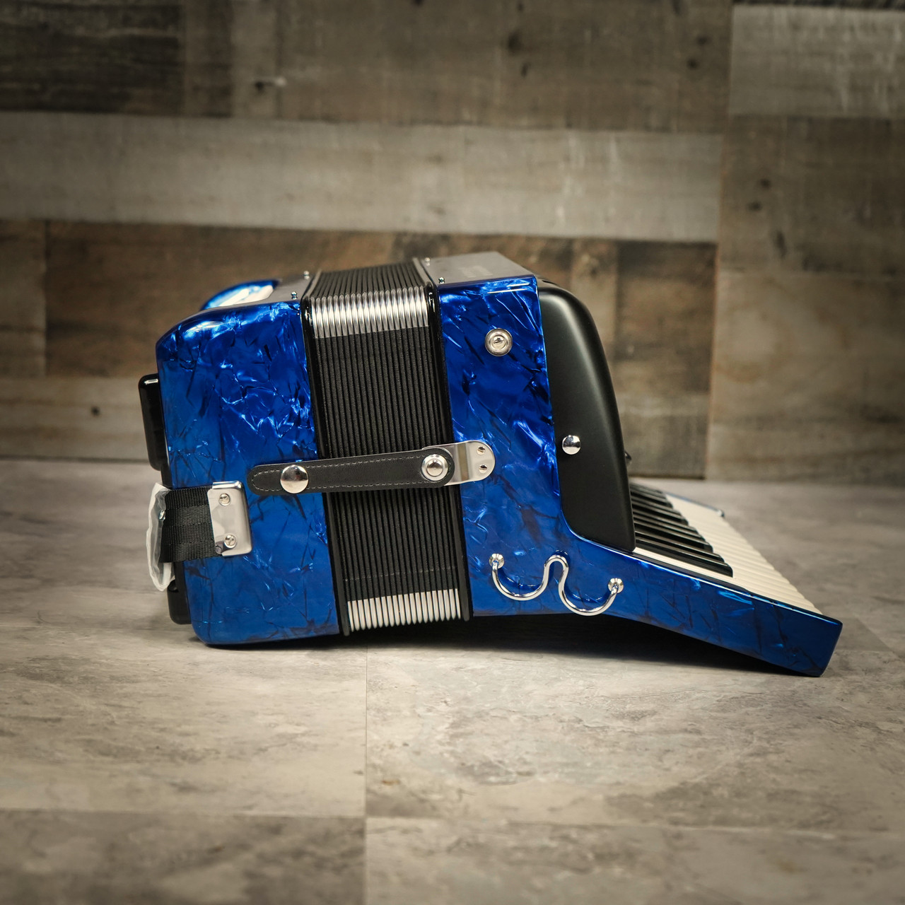 Hohner Bravo II 48 Accordion - Pearl Blue (BR48BLUE) | Musician Madness