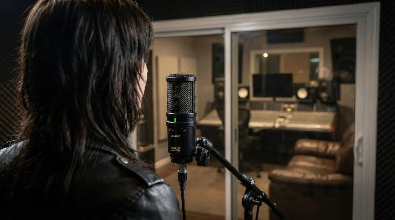 CAD GXL4000 Large Diaphragm Side-Address Studio Condenser Microphone (GXL4000-U) | Musician Madness