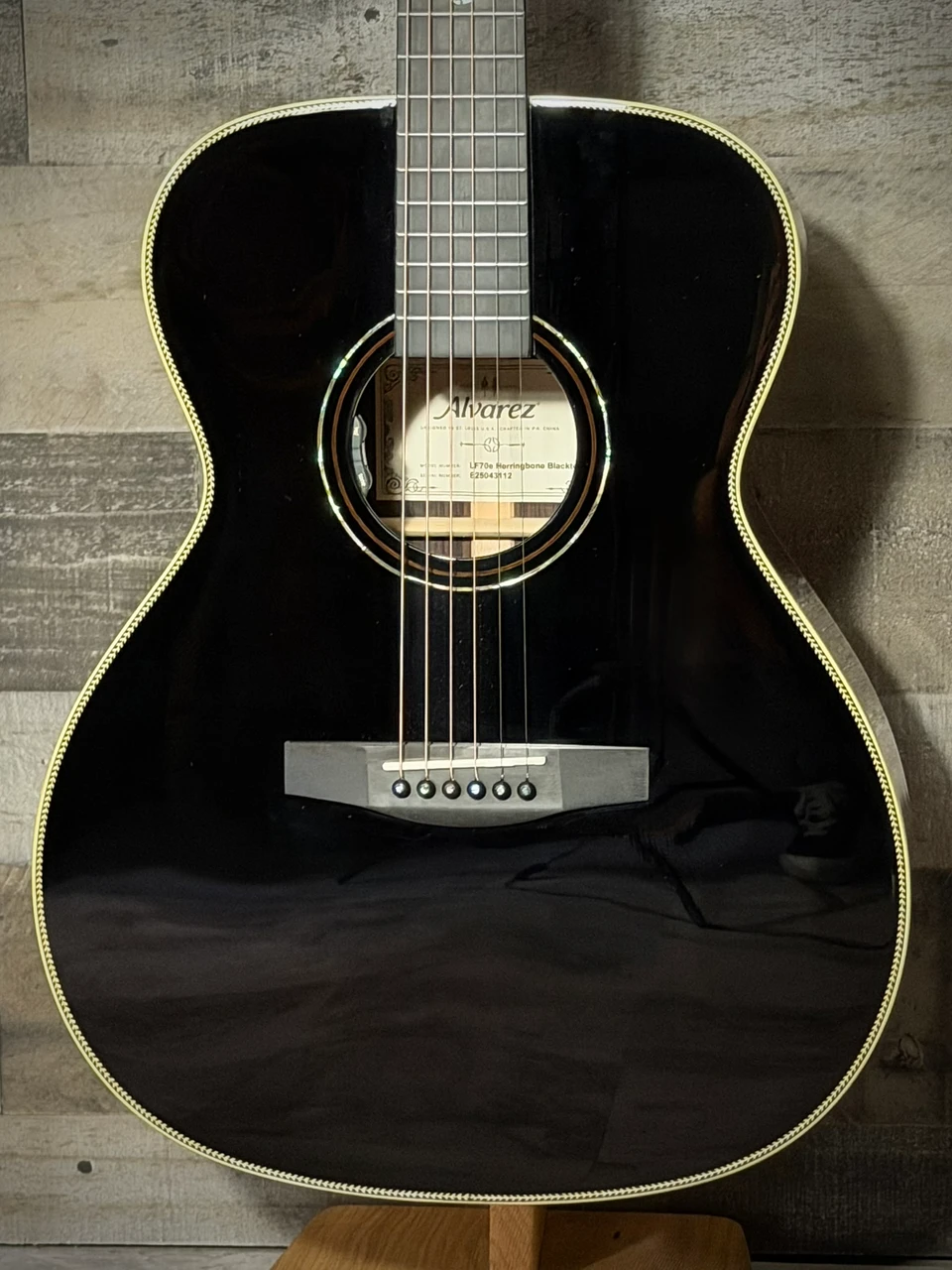 Alvarez Laureate LF70E Folk/OM Acoustic-Electric Guitar - Herringbone Blacktop - Demo | Musician Madness