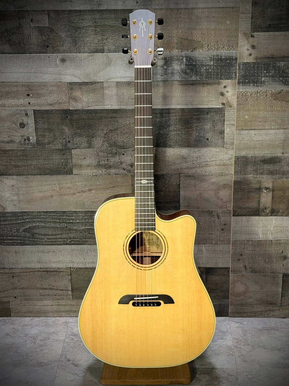 Alvarez Yairi Masterworks DYM70CE Dreadnought Cutaway Acoustic-Electric Guitar (DYM70CE) | Musician Madness