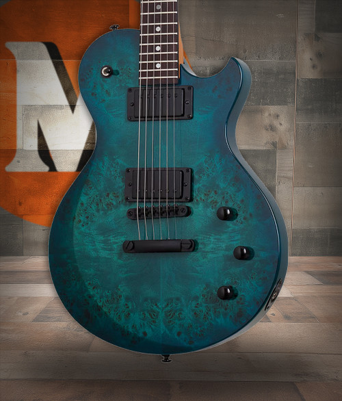The Schecter Solo Standard (3959) showcases an eye-catching burl top finished in Ocean Blue Burst, offering a boutique aesthetic paired with modern performance. Its Thin-C neck provides exceptional comfort, while Diamond Series humbuckers deliver rich, dynamic tones suitable for rock, blues, and contemporary styles. Built with high-quality craftsmanship and reliable hardware, i-s a standout choice for players wanting style and power in one instrument.