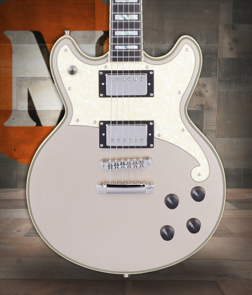 D'Angelico Deluxe Atlantic - Desert Gold (DADATLDSGNS) | Musician