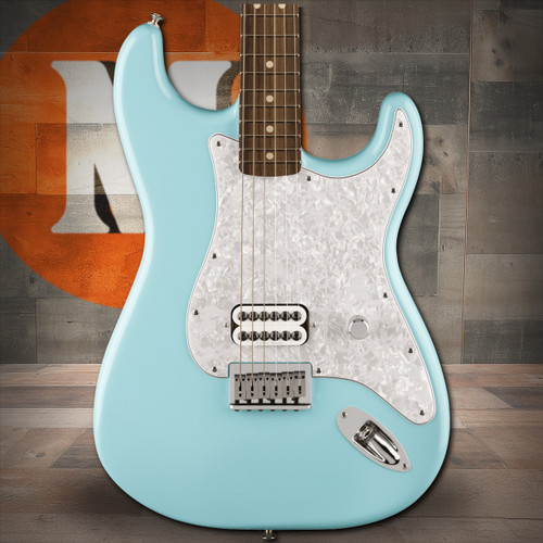 Fender Tom DeLonge Stratocaster Rosewood Fingerboard, Daphne Blue | Musician Madness