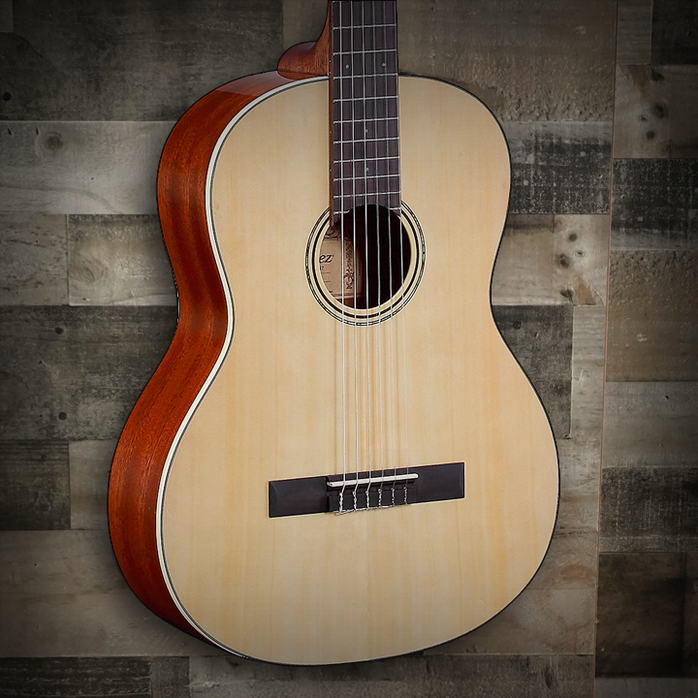 Alvarez Regent RC26 Classical w/Deluxe Gigbag