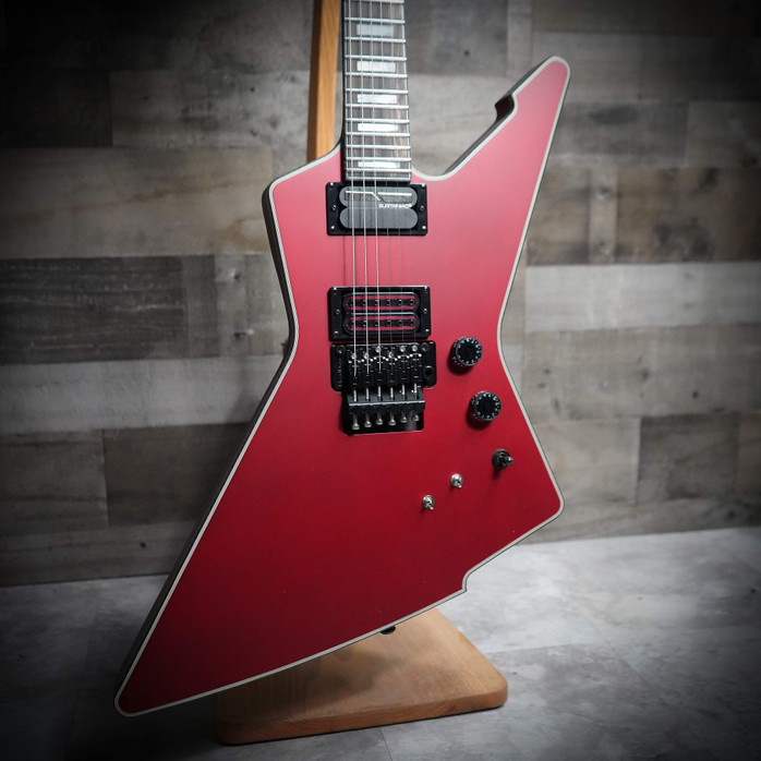 Schecter E-1 FR S SE Electric Guitar in Candy Apple Red finish – offset body design with Floyd Rose bridge, Sustainiac neck pickup, and black hardware Schecter E-1 FR S SE Electric Guitar in Candy Apple Red finish – offset body design with Floyd Rose bridge, Sustainiac neck pickup, and black hardware