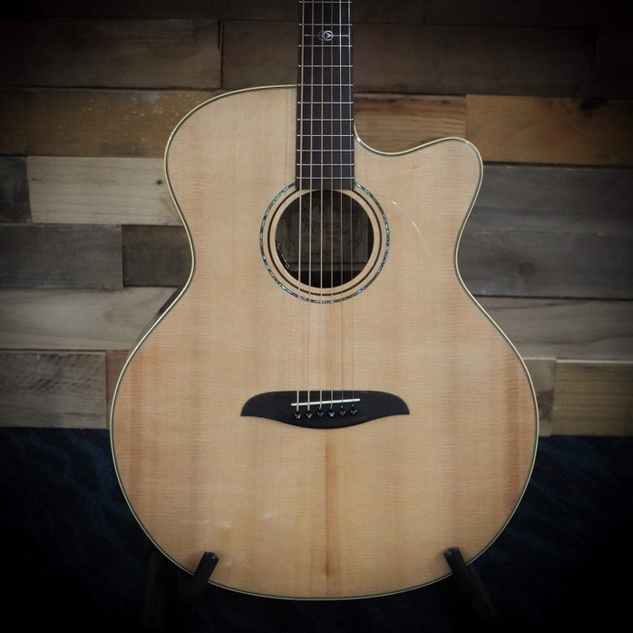 Alvarez Yairi YB70CE8 8-String Baritone Guitar | Musician