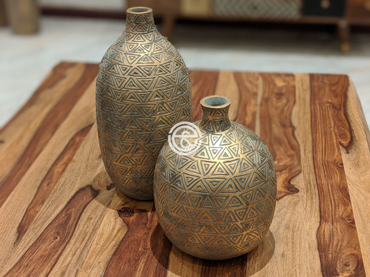 POLYRESIN VASE - YZ04550GG-1/2-OUT OF STOCK POLYRESIN VASE - YZ04550GG-1/2-OUT OF STOCK