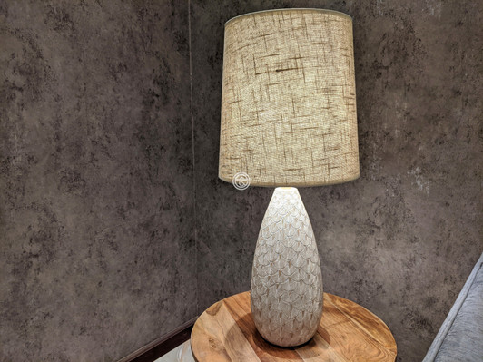 POLYRESIN LAMP - YZ04748WLA POLYRESIN LAMP - YZ04748WLA