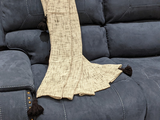 Throw with Tassels - A820 130x170 cms Throw with Tassels - A820 130x170 cms